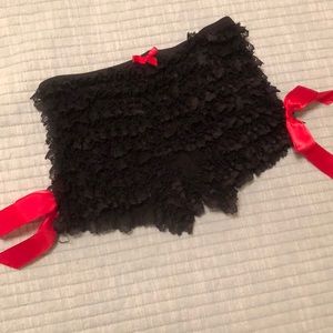 Little ruffle boy shorts